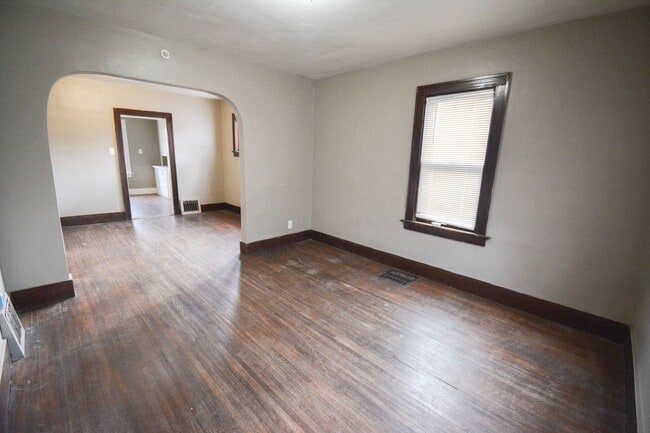 Building Photo - 231-233 S Pearl St