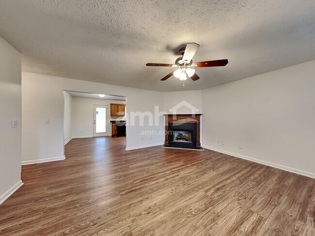 Building Photo - 200 Priest View Dr