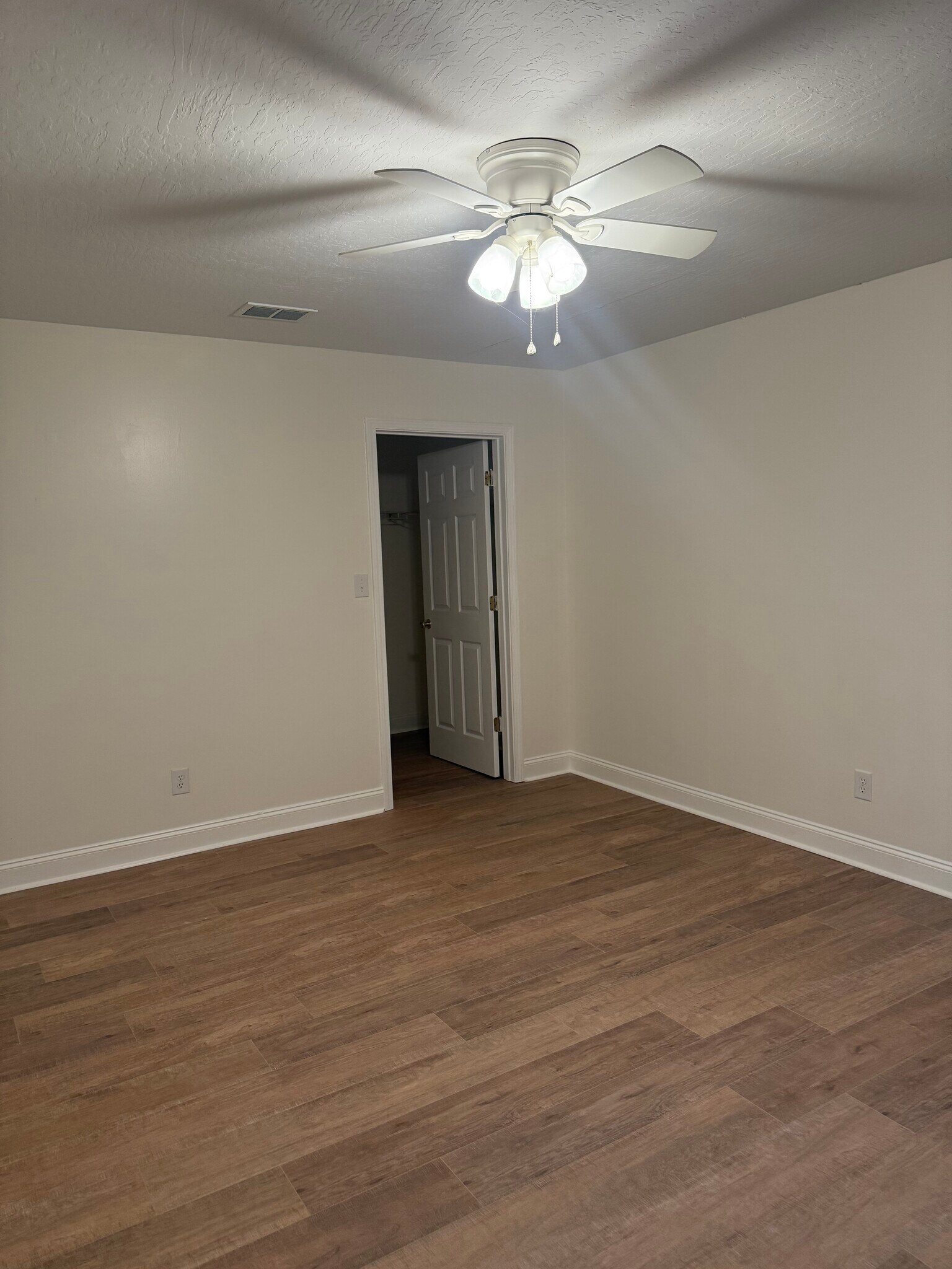 Building Photo - 213 Cox Ave