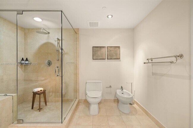 Building Photo - 1830 S Ocean Dr