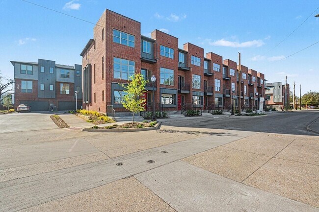 Building Photo - 2524 Havenhurst St