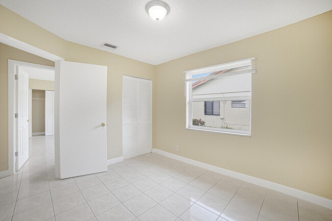 Building Photo - 3912 NW 110th Ave
