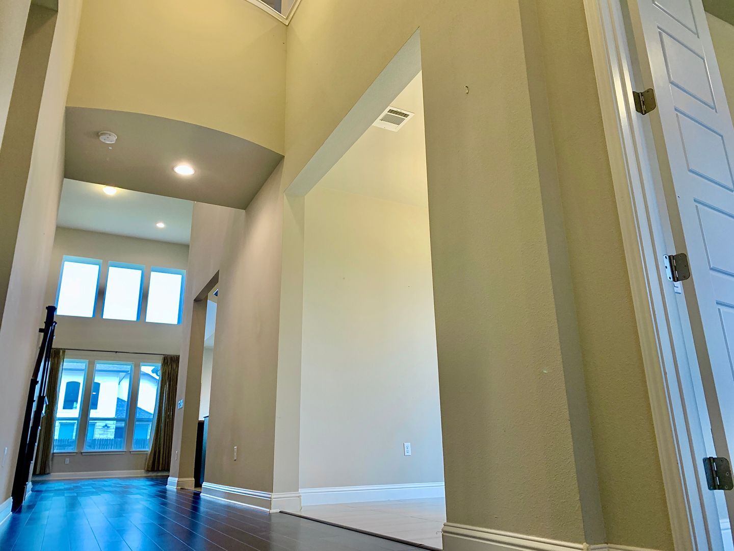 Building Photo - 15420 Iveans Way