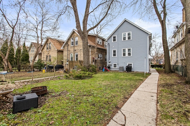 Building Photo - 1116 Darrow Ave