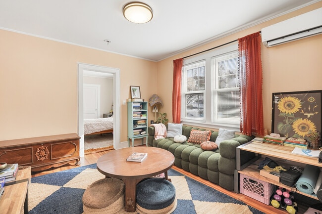 Building Photo - 84 Pemberwick Rd