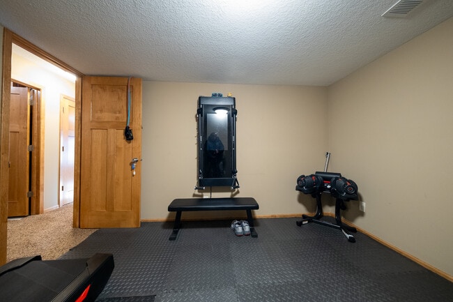 Building Photo - 572 Danube Ave