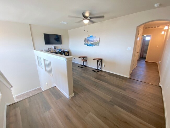 Building Photo - Gorgeous 4bed/3.5bath with 2 Master Bedrooms!