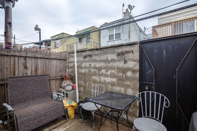 Building Photo - Charming South Philadelphia Home