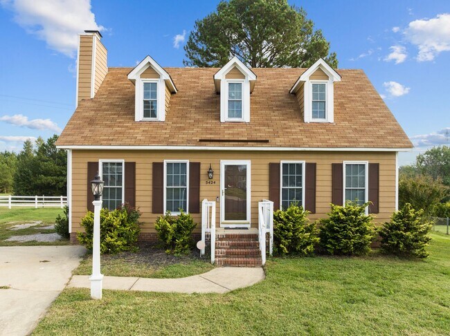 Building Photo - Welcome to your Perfect Home:  3BD, Hardwo...