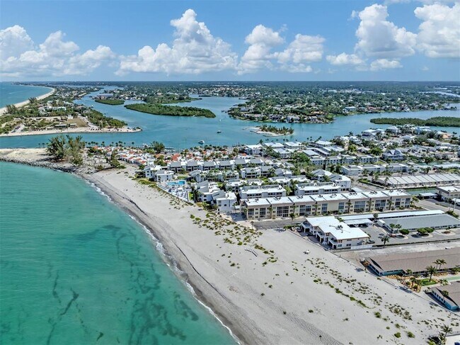 Building Photo - 1400 Tarpon Center Dr