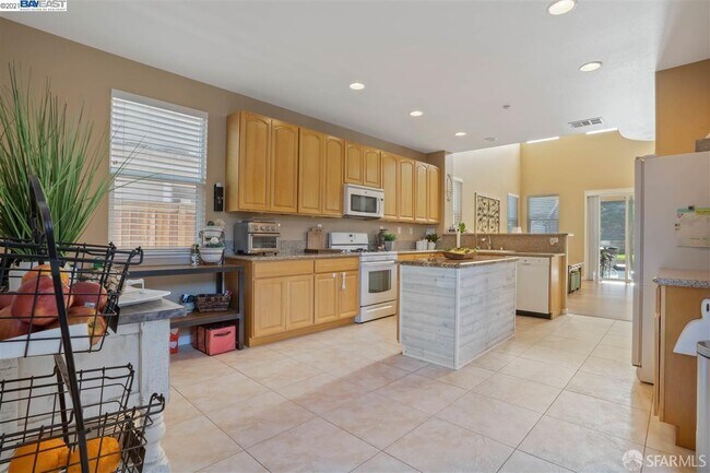 Building Photo - 699 Flemish Ct