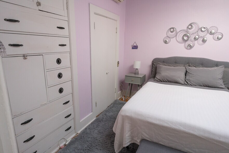 queen bedroom - 456 N Main St