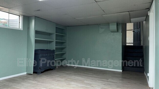 Building Photo - 4030 Ridge Dr