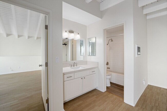 Building Photo - 1916 Clark Ln