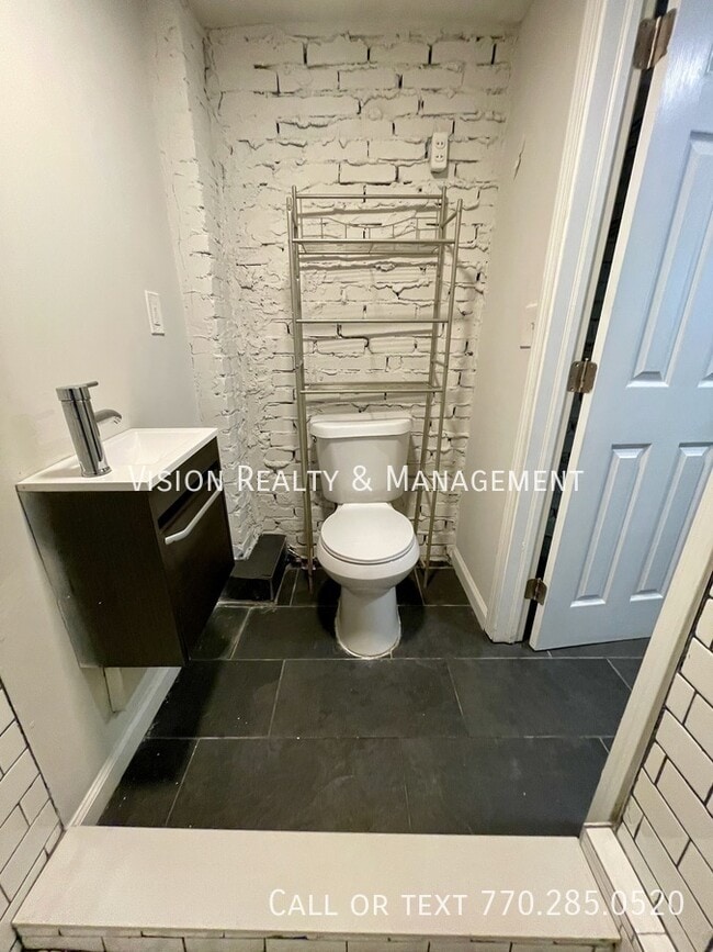 Building Photo - 673 Kennesaw Ave NE