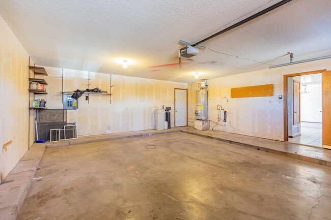 Building Photo - Beautiful 2-Story Home