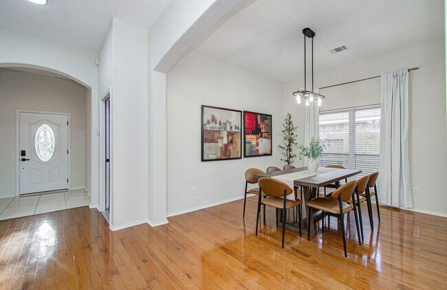 Building Photo - 7211 Crescent Mills Dr