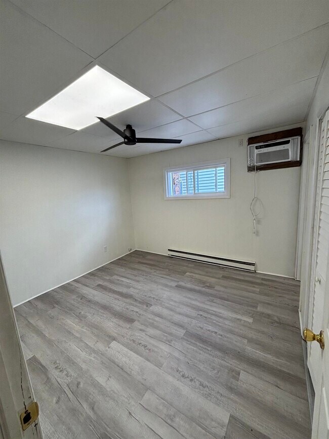 Building Photo - 80 E 24th St