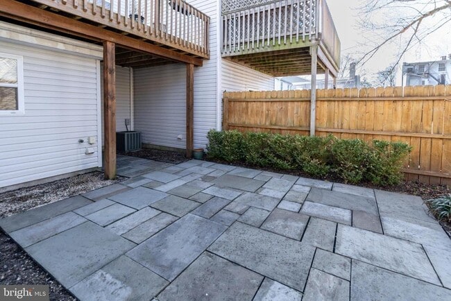 Building Photo - 62 Church St