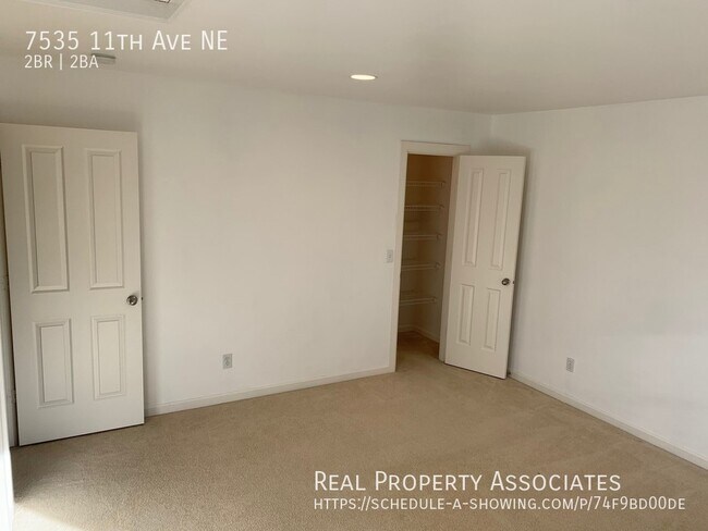 Building Photo - Maple Leaf Townhouse Available