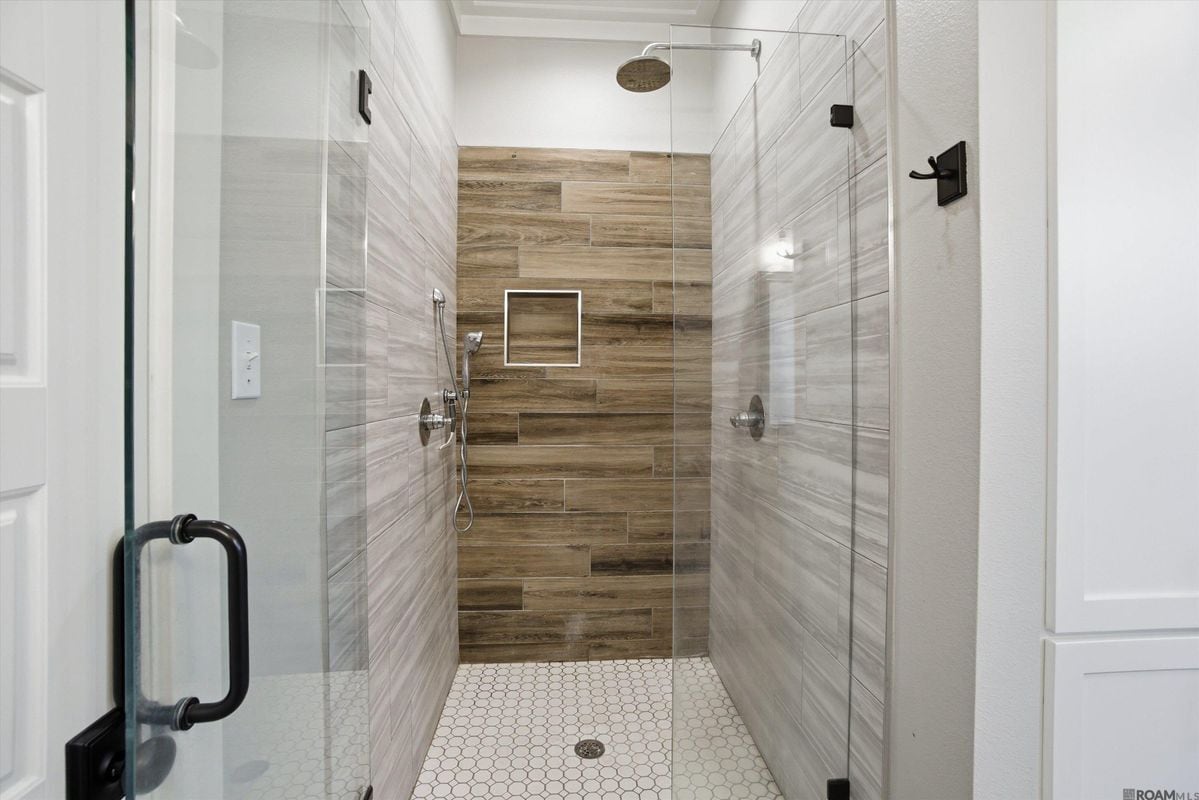 Building Photo - 421 St Thomas Ln