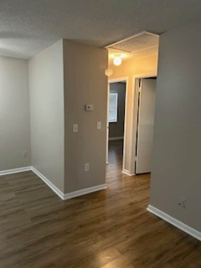 Building Photo - 2/1 available now!