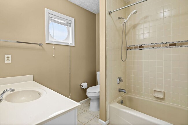 Building Photo - 8807 Ryegate Dr