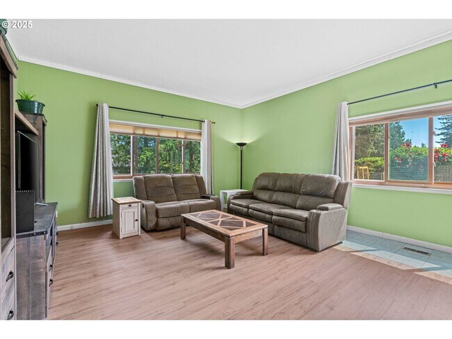 Building Photo - Quarter Acre Comfort