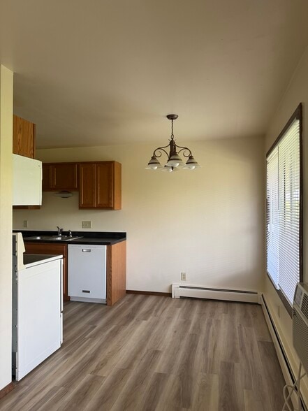 Building Photo - 3737 E Karstens Dr