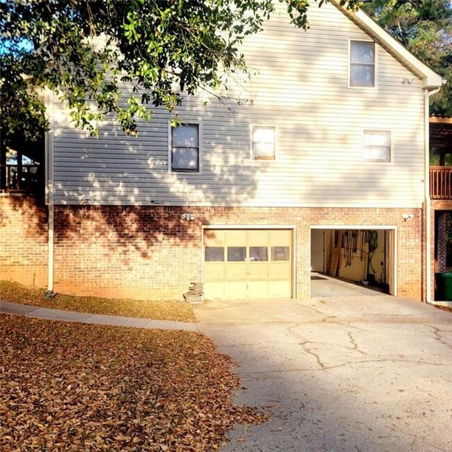 Building Photo - 1130 Lee Whatley Dr