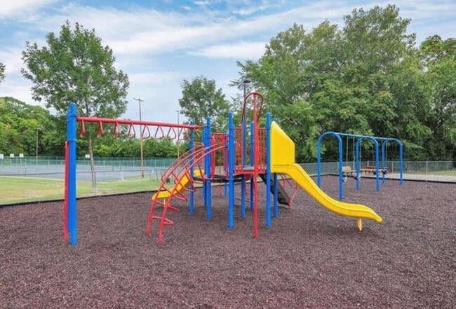 Building Photo - 3404 Whispering Hls