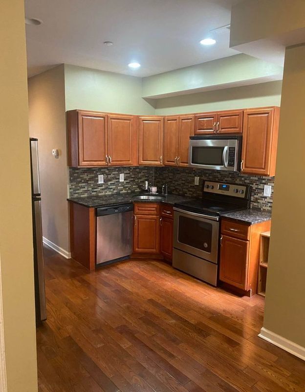 Building Photo - 2356 N Park Ave