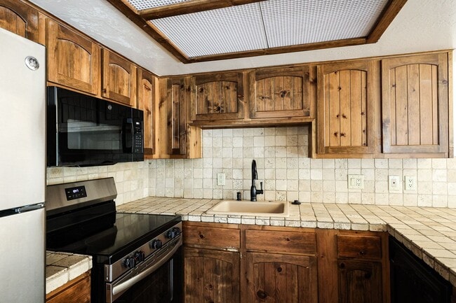 Building Photo - Great Downtown Scottsdale Location!