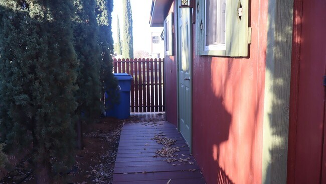 Building Photo - Spacious