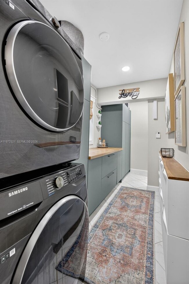 Building Photo - 252 SW 23rd St