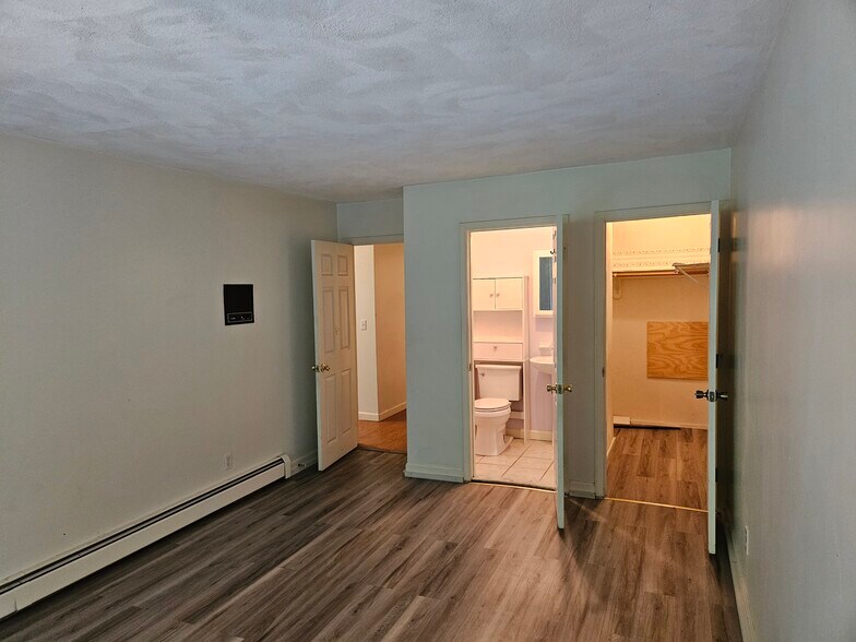 Building Photo - 310 Brook Village Rd