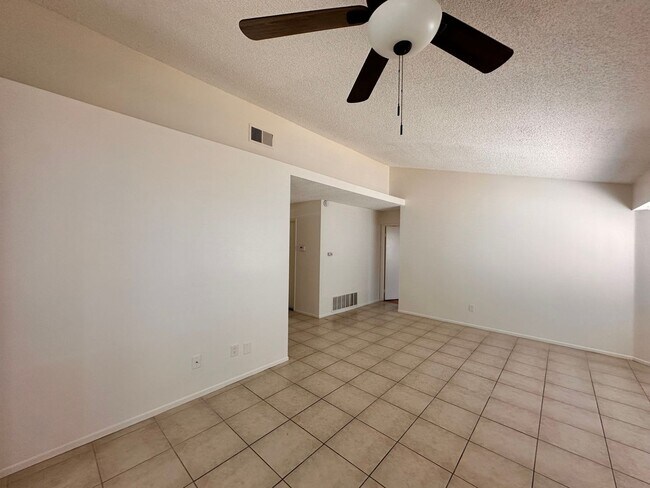 Building Photo - 2bd/2ba Home - Village Lakes Community