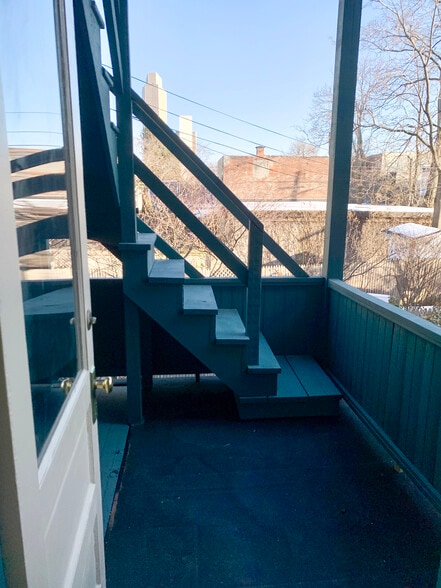 Building Photo - 292 Lark St