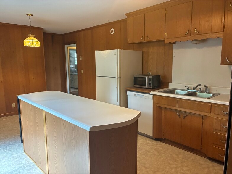 Building Photo - 804 Crescent Hill Rd