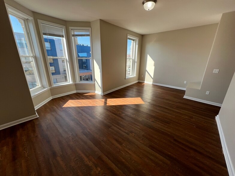 Living Room With Sunroom - Lafayette-Barton