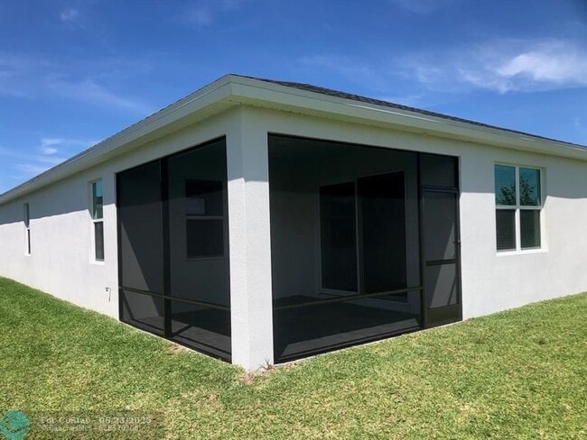 Building Photo - 9041 Dahlia Cir