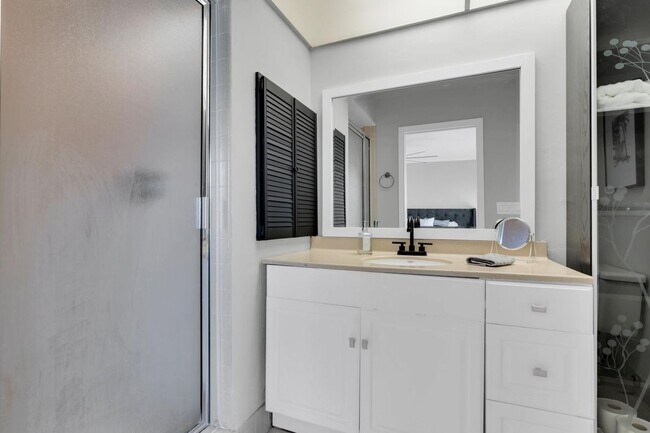 Building Photo - 311 Island Way