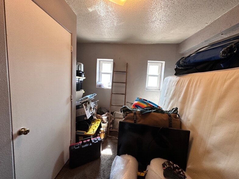 Building Photo - 131 Elm St