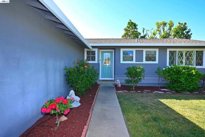Building Photo - 749 Moraga Dr