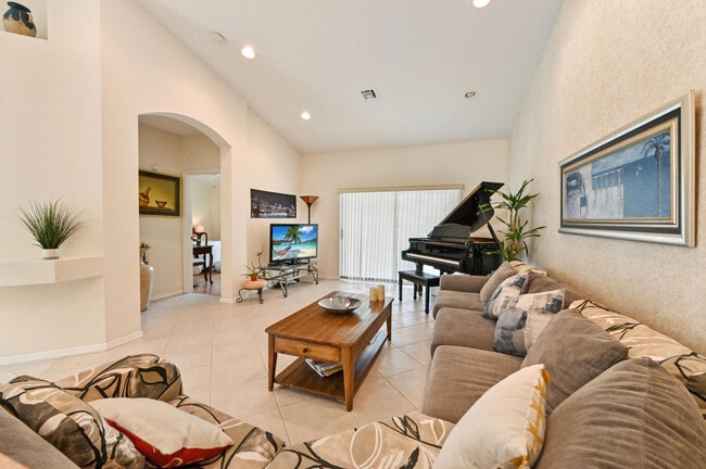 Building Photo - 6077 Lake Hibiscus Dr