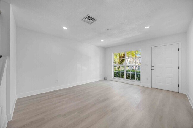 Building Photo - 727 Kensington Lake Cir