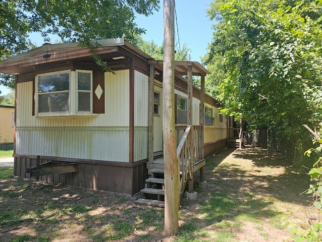Building Photo - 2 bed 1.5 Bath Mobile Home in Quiet Commun...