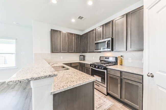 Building Photo - 5522 Briana Dee Dr