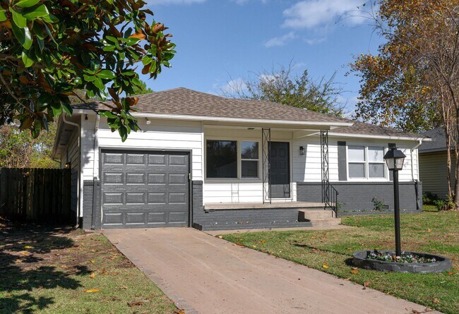 Building Photo - 3BR/1BA Home with W/D Hookups + Holiday Move-In Special $150 !!