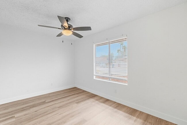 Building Photo - Wonderful East Valley Home! 4bedroom 2 Bat...